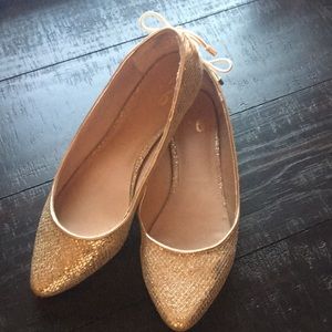 Gold sequin flats 💛